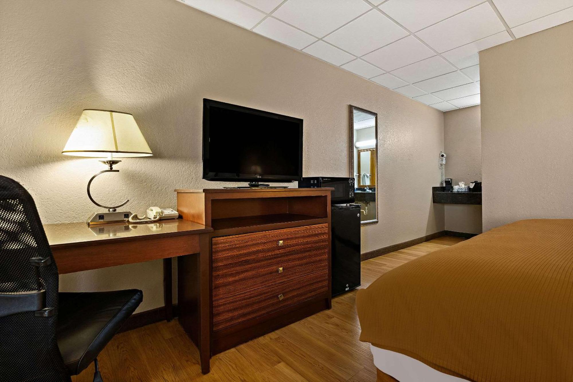 Rodeway Inn McPherson Екстер'єр фото