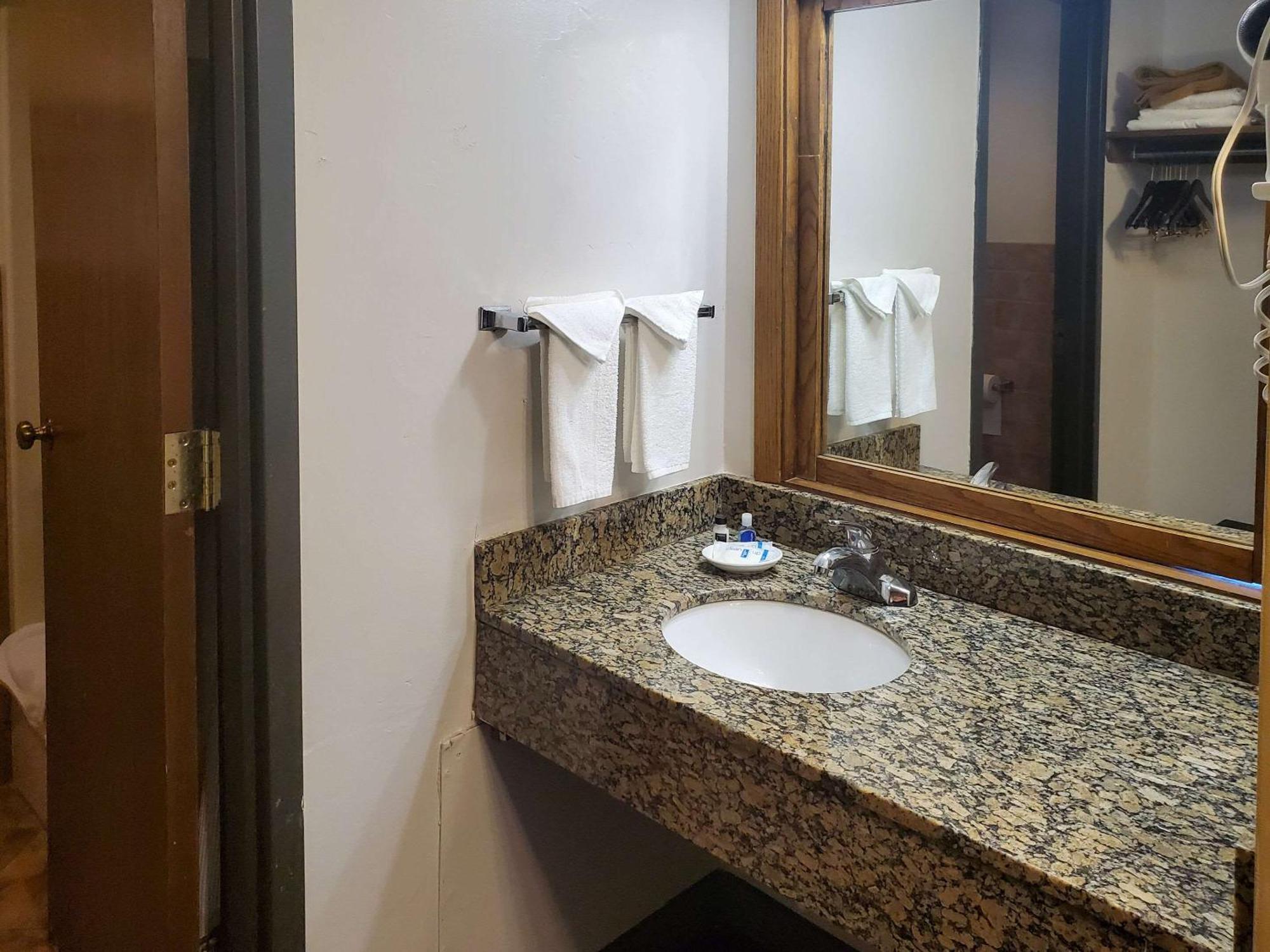 Rodeway Inn McPherson Екстер'єр фото