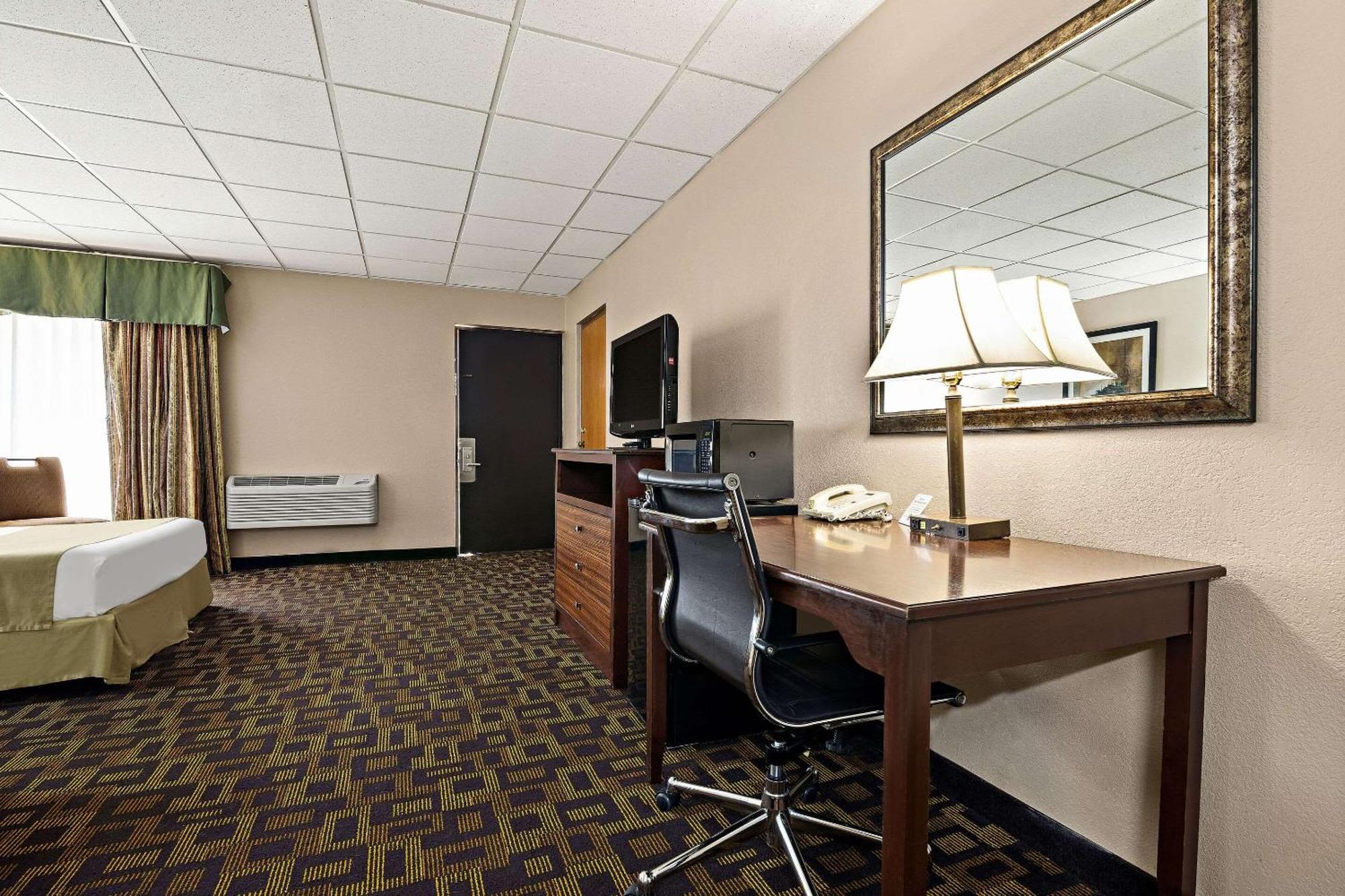 Rodeway Inn McPherson Екстер'єр фото