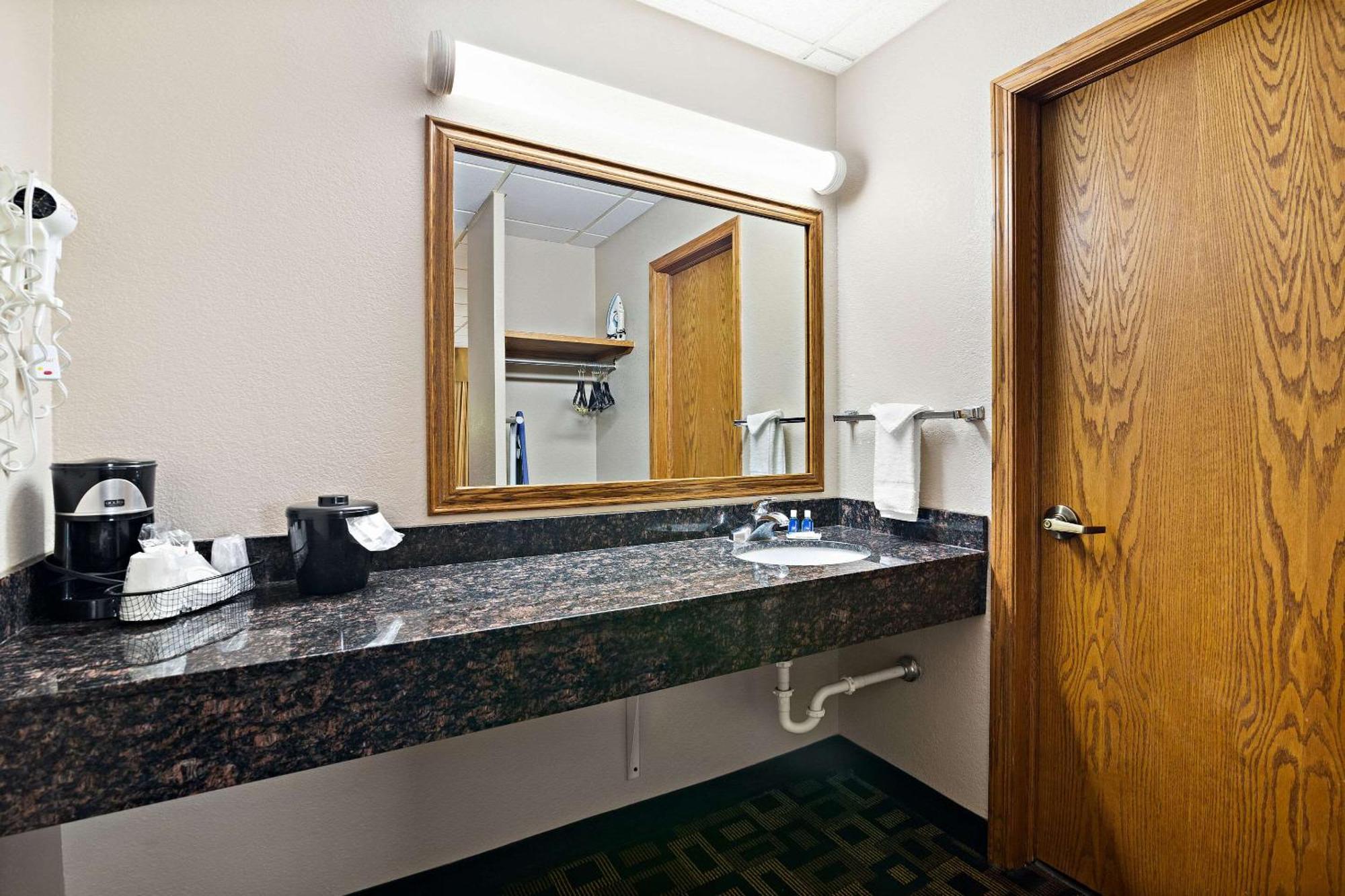 Rodeway Inn McPherson Екстер'єр фото